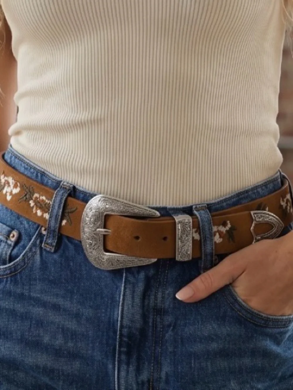 NWT Embroidered Floral Boho Festival Vegan Leather Belt - Picture 4 of 7